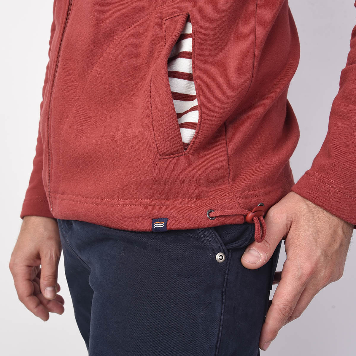 Détail poche sweat à capuche Val André